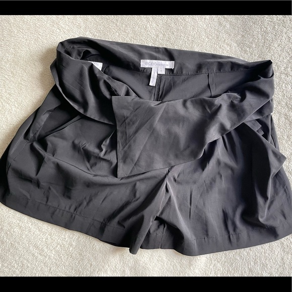 BCBG chic black shorts with pockets - Picture 4 of 8
